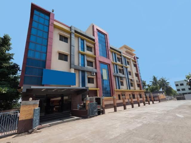 Sai Samrat Hotel Ширди Экстерьер фото