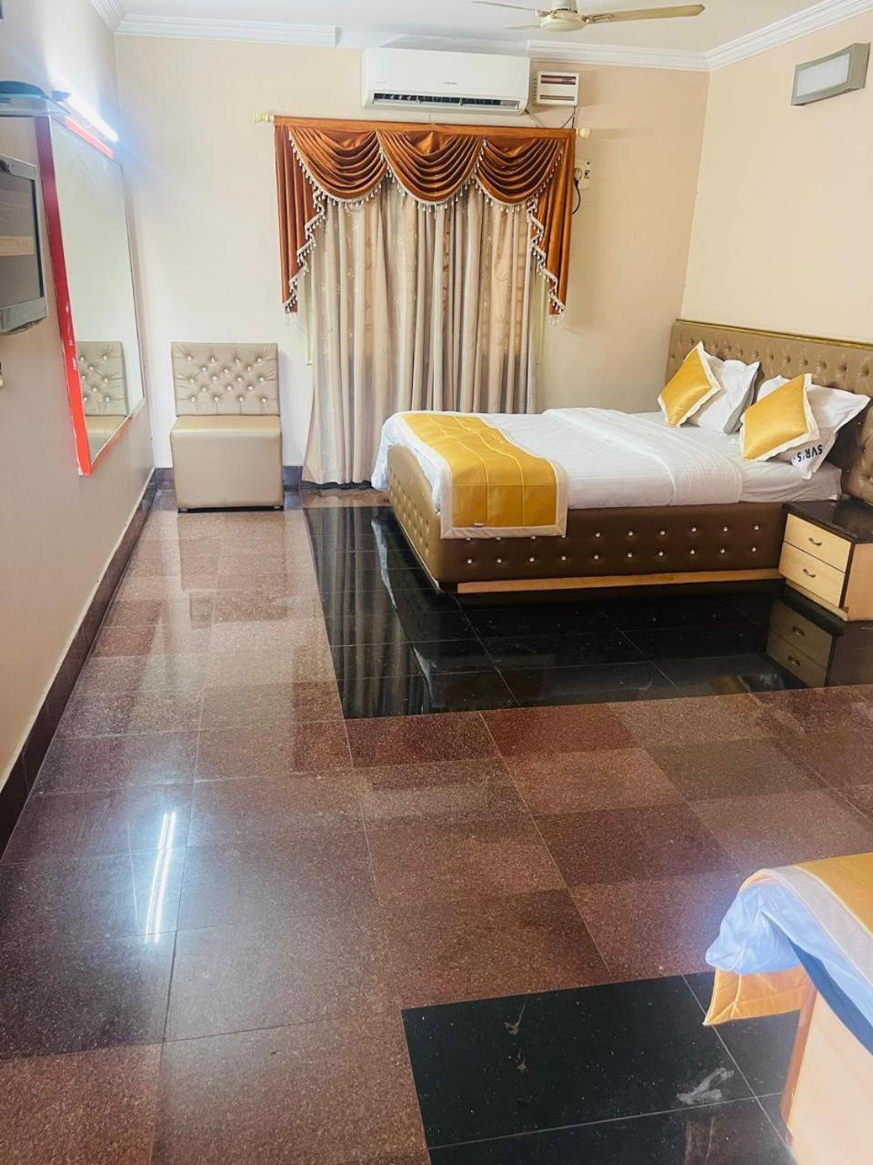 Sai Samrat Hotel Ширди Экстерьер фото